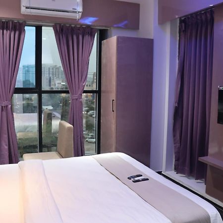 Hotel Czar Inn Surat Exterior foto